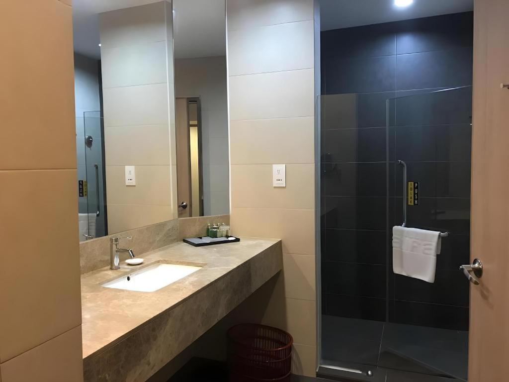 Hotel Aifa Labuan Buitenkant foto